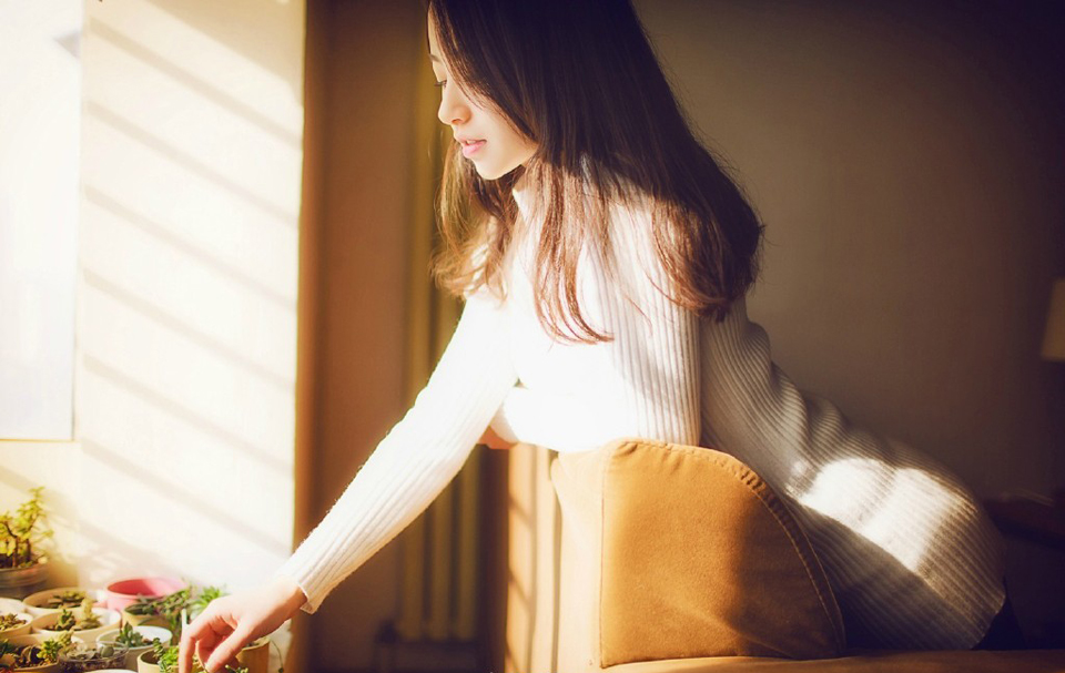 “岳父病了？要不我陪夫人去一趟？”刘璝有些讶然道。